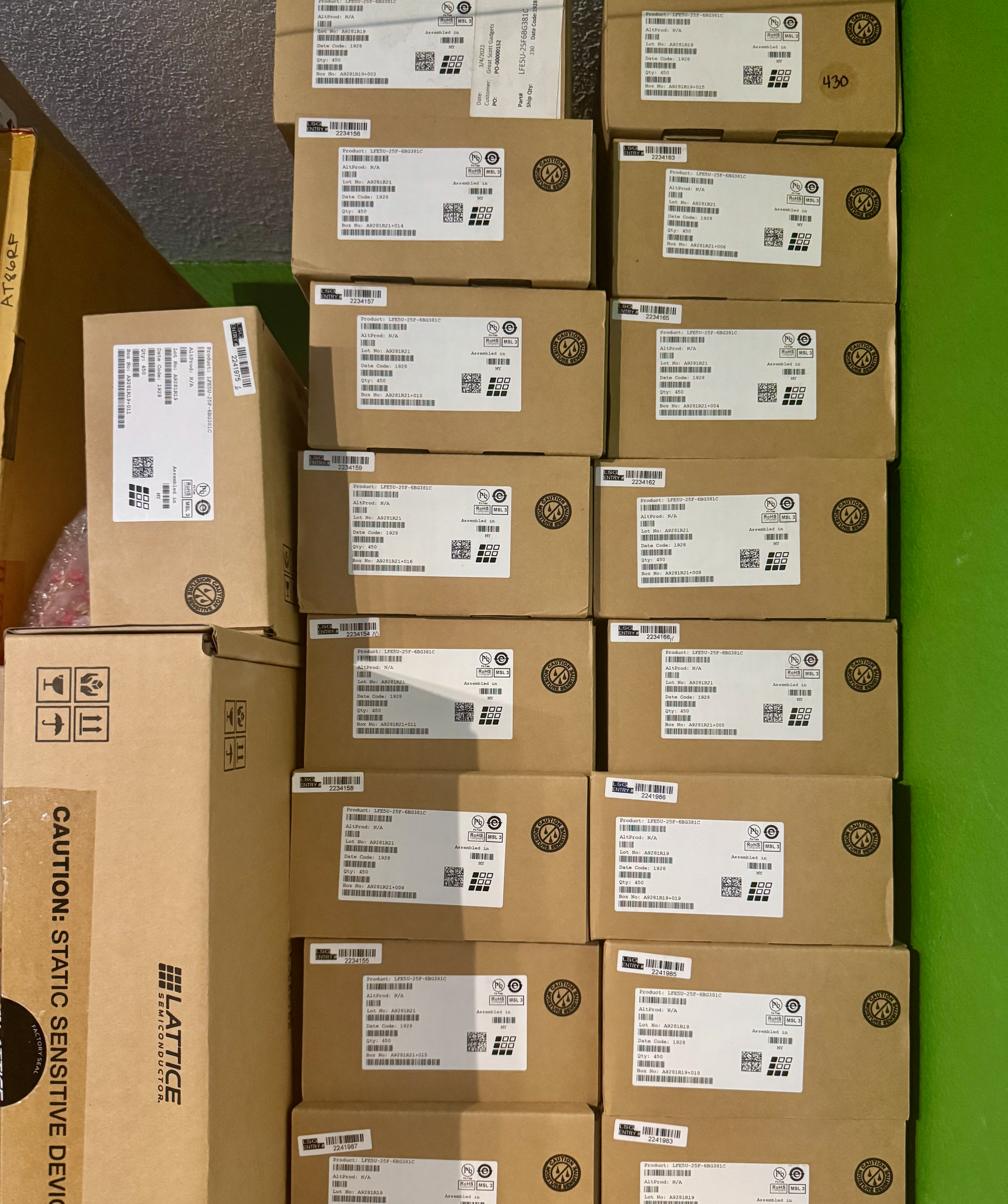 Bulk Inventory – Lattice LFE5U-25F-6BG381C FPGA, 8,000+ Units in Original Packaging Stack of Lattice FPGA boxes labeled LFE5U-25F-6BG381C showing bulk inventory in original manufacturer packaging